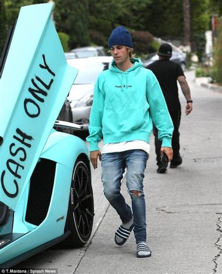 Justin Bieber Donating $400K From Car Auction To Charity: ‘He Has A Heart Of Gold’