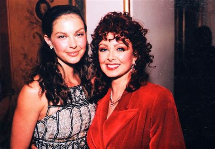 Naomi Judd’s Life In Photos – Hollywood Life