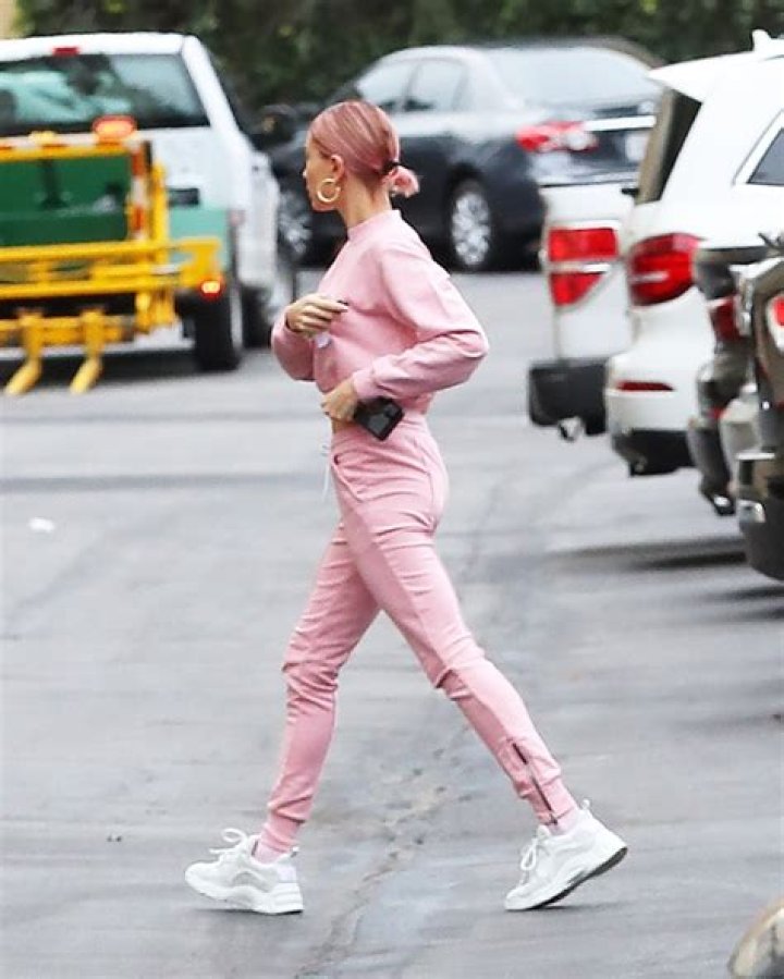 Stars Wearing Clothes That Match Their Hair: PICS